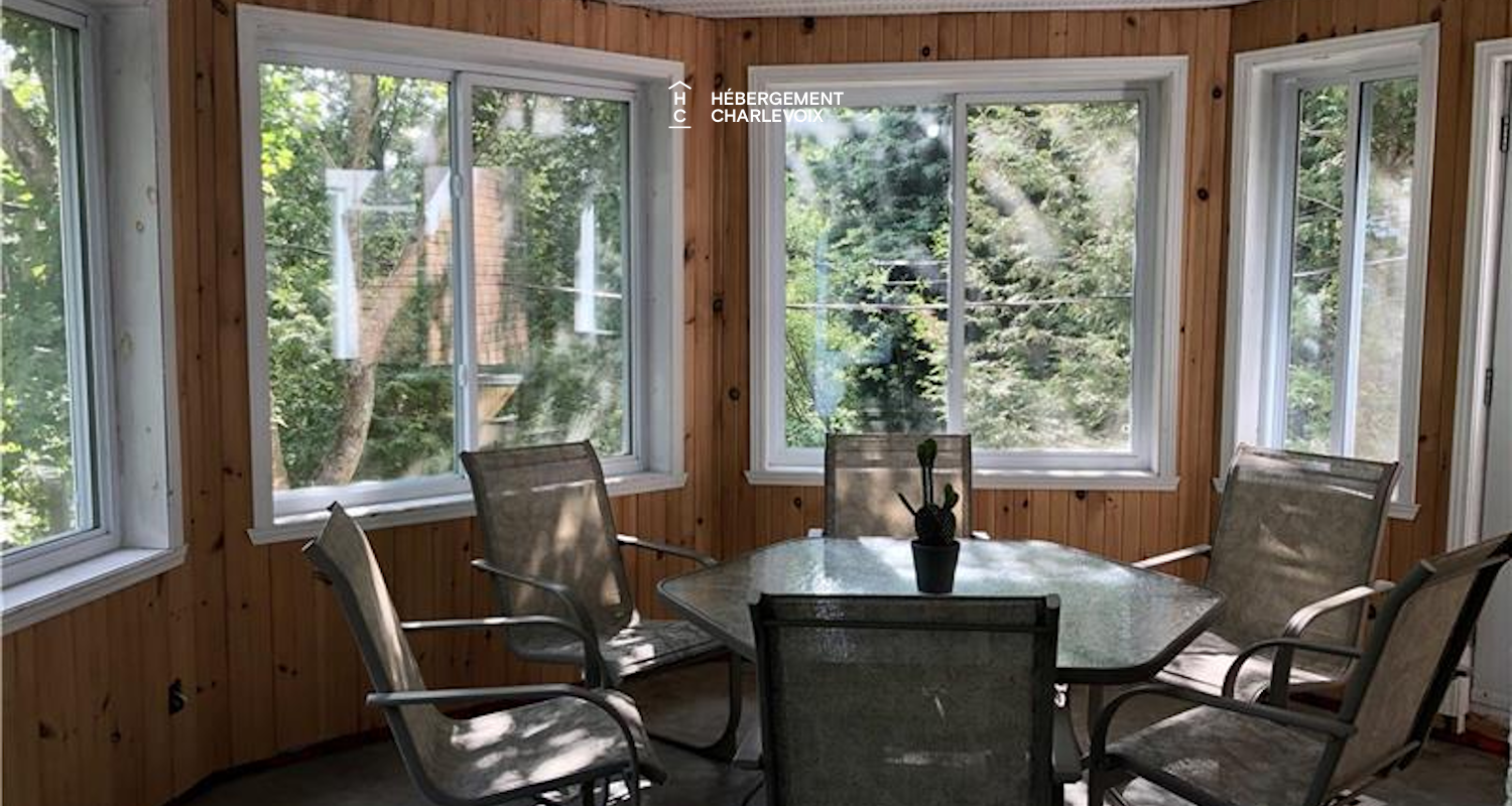 AST-47 - Swimming pool, spa and view of the St. Lawrence River!